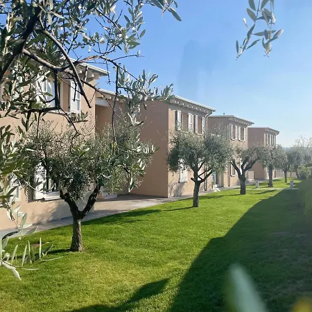 La Giolosa Gardapartments Apart Otel Moniga del Garda